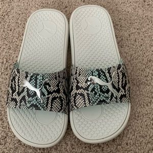 NWOT Puma slide